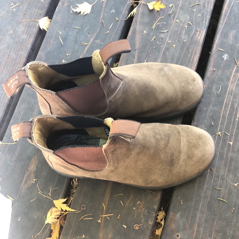 Blundstone In Brown Suede, size 5 (Womens 8)